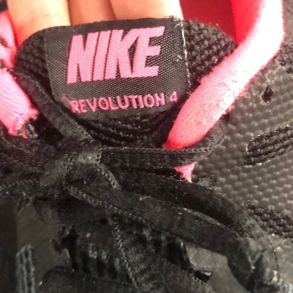 Nike revolution pink